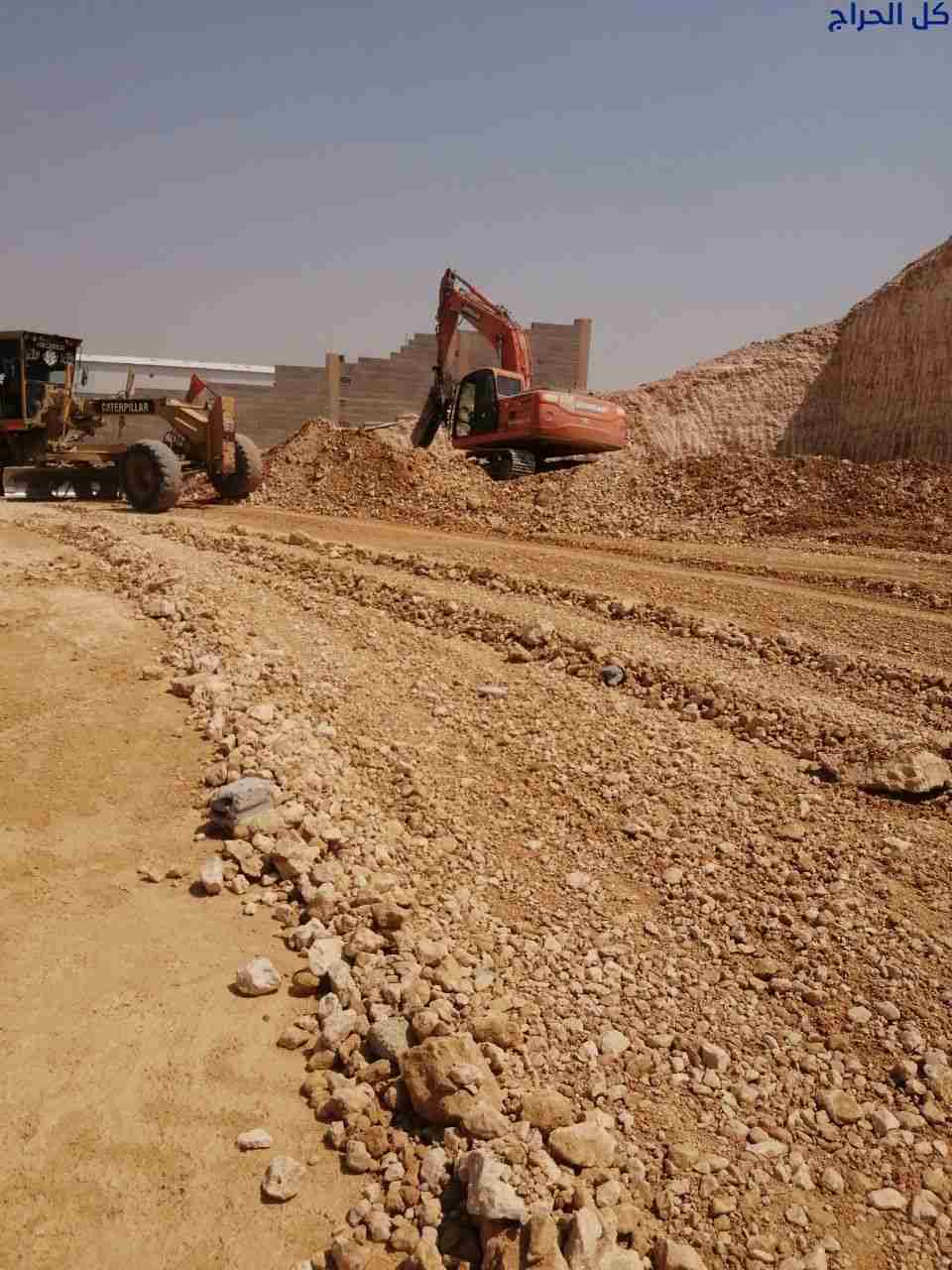 تنفيذ جميع أعمال الاسفلت والقشط بجميع المواصفات 05...